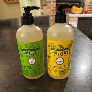 Mrs. Meyer's Clean Day Hand Soap | Fresh Cut Grass & Dandelion Scent | NWOT